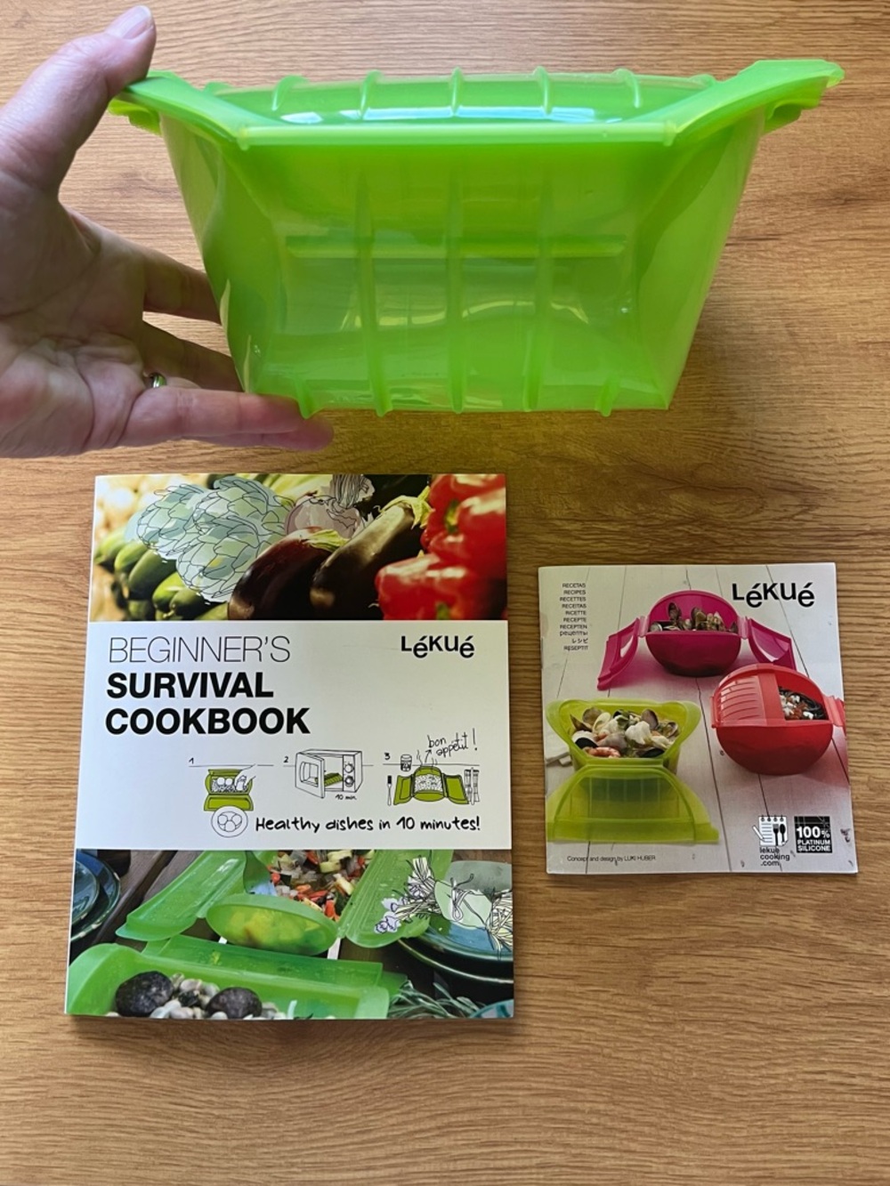 Lekue Microwave Cooker Original Green Silicone and Recipe Books